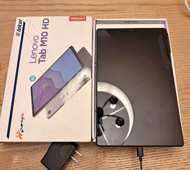 Lenovo Tab Plus (con Funda)