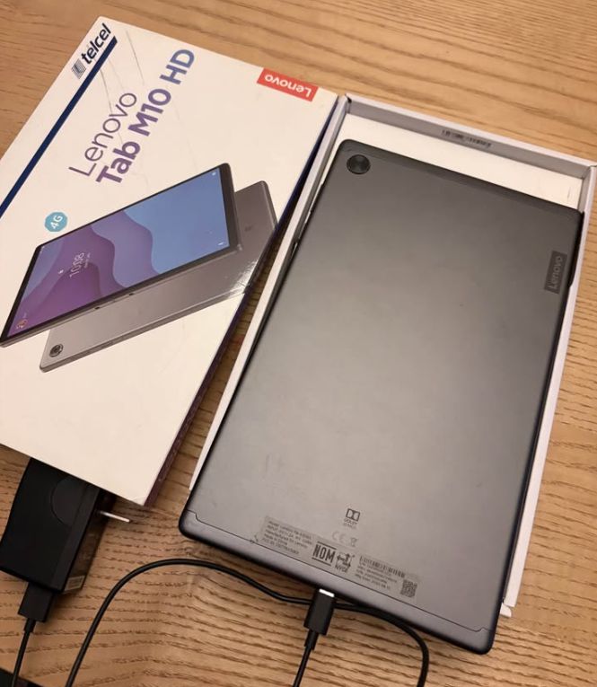 Lenovo Tab Plus (con Funda)
