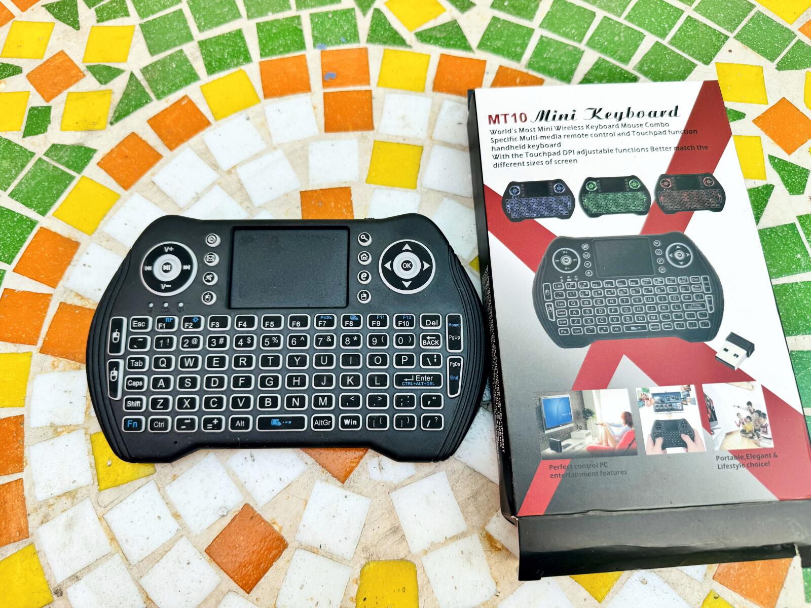 Teclado Mini Inalámbrico con Touchpad – Como Nuevo, Compacto y Funcional