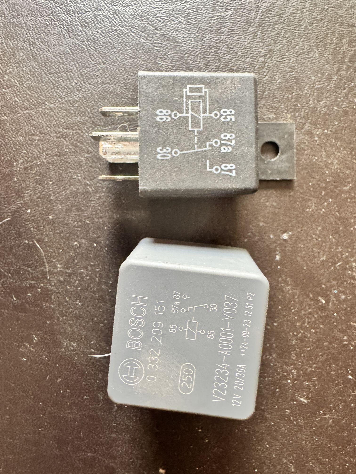 Kit de 2 Relés Automotrices 12V 5 Pines - Bosch + Genérico (Nuevos)