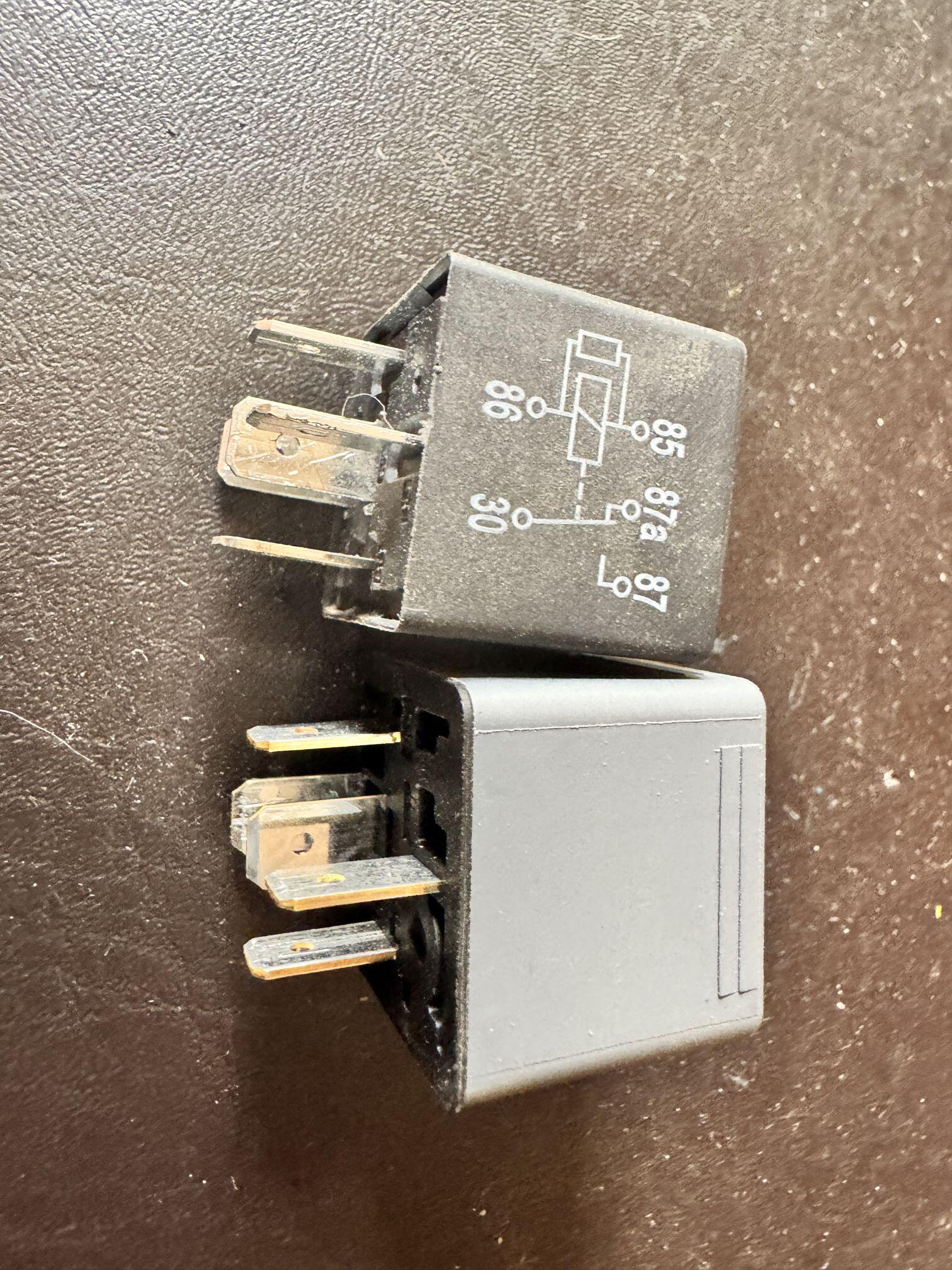 Kit de 2 Relés Automotrices 12V 5 Pines - Bosch + Genérico (Nuevos)