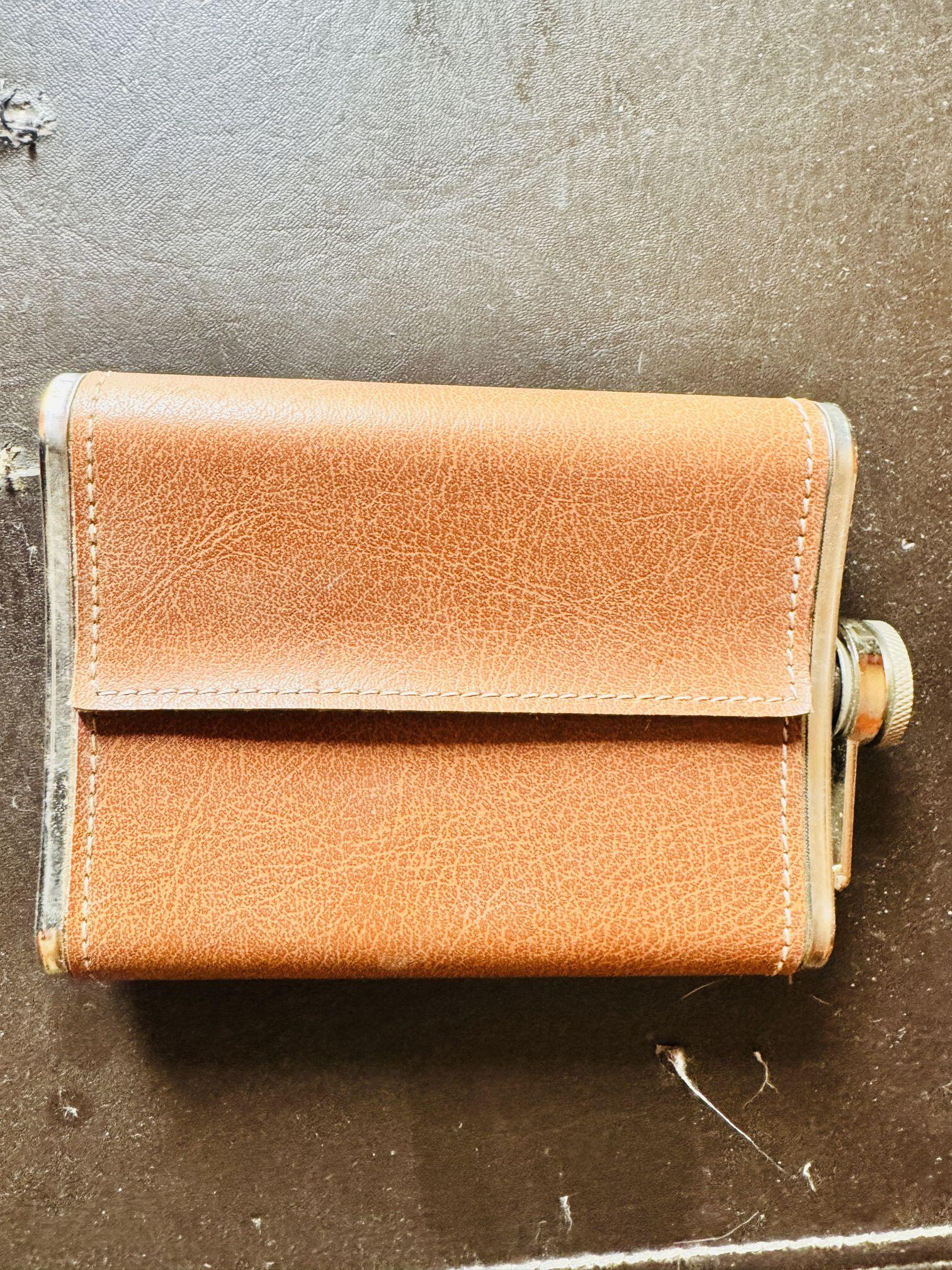 Licorera de Acero Inoxidable - Diseño "Old West" 🤠🥃