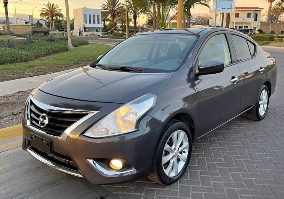 2016 Nissan versa