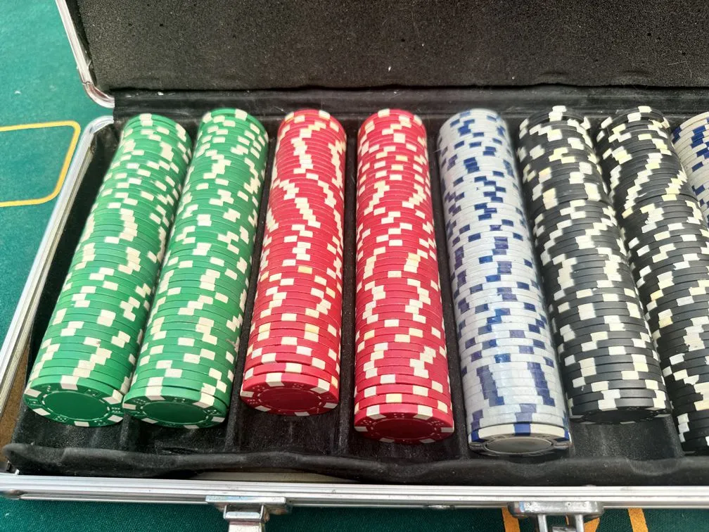🎲 Set de Fichas de Poker Profesionales - Maletín de Aluminio