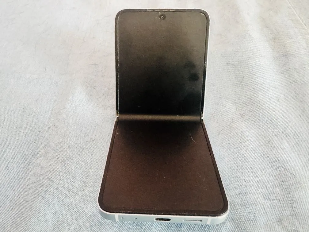 Samsung Galaxy Z Flip6 (512GB) – Impecable Estado