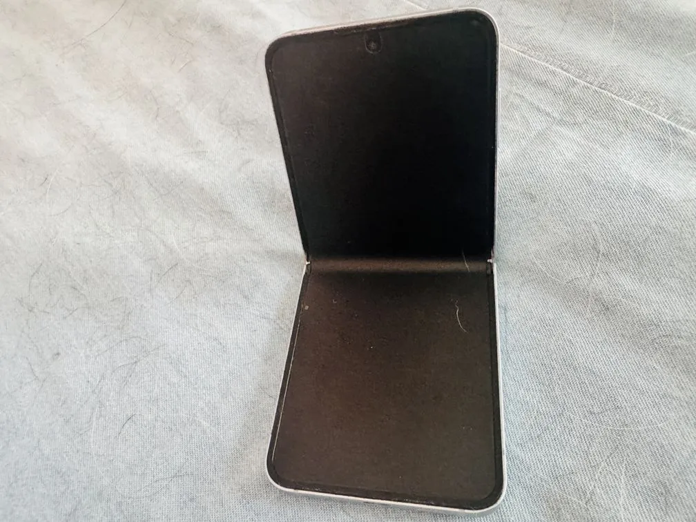 Samsung Galaxy Z Flip6 (512GB) – Impecable Estado