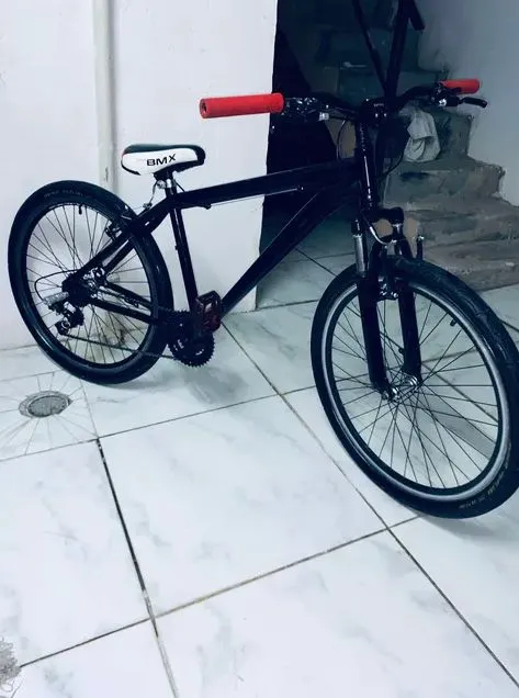 Bicicleta de Montaña R26 Custom Negro/Rojo - ¡Lista para rodar!