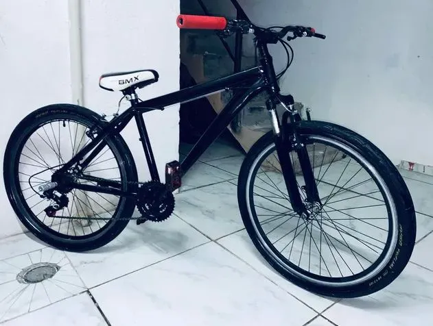 Bicicleta de Montaña R26 Custom Negro/Rojo - ¡Lista para rodar!