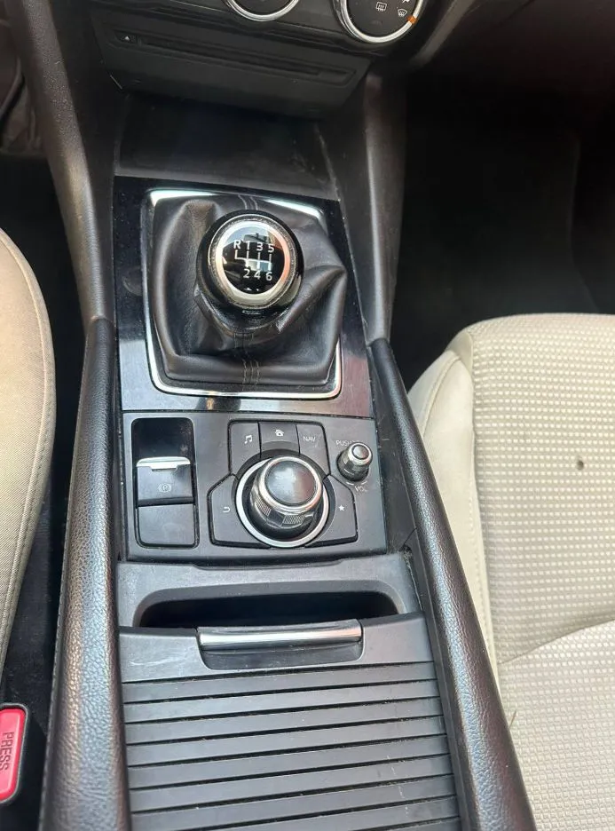 MAZDA 3, 2017