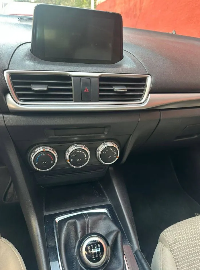 MAZDA 3, 2017