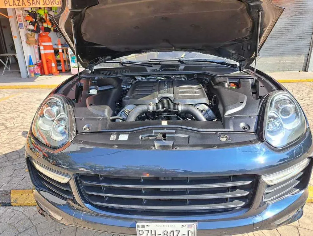 PORSCHE CAYENNE GTS 2016