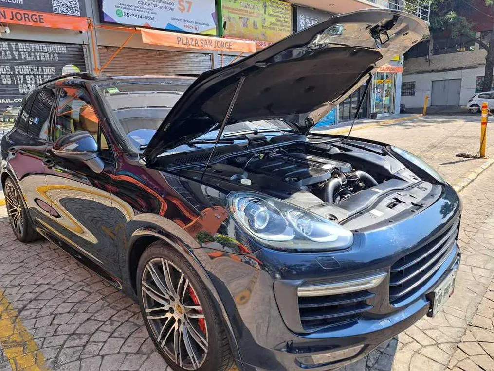 PORSCHE CAYENNE GTS 2016