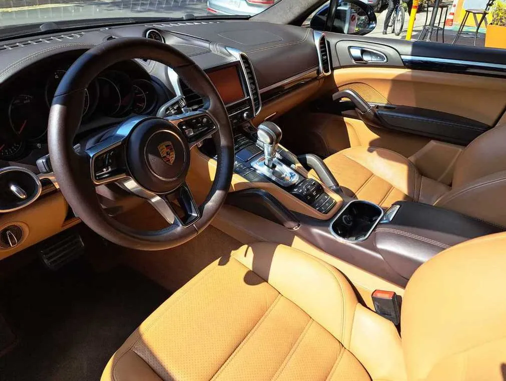 PORSCHE CAYENNE GTS 2016