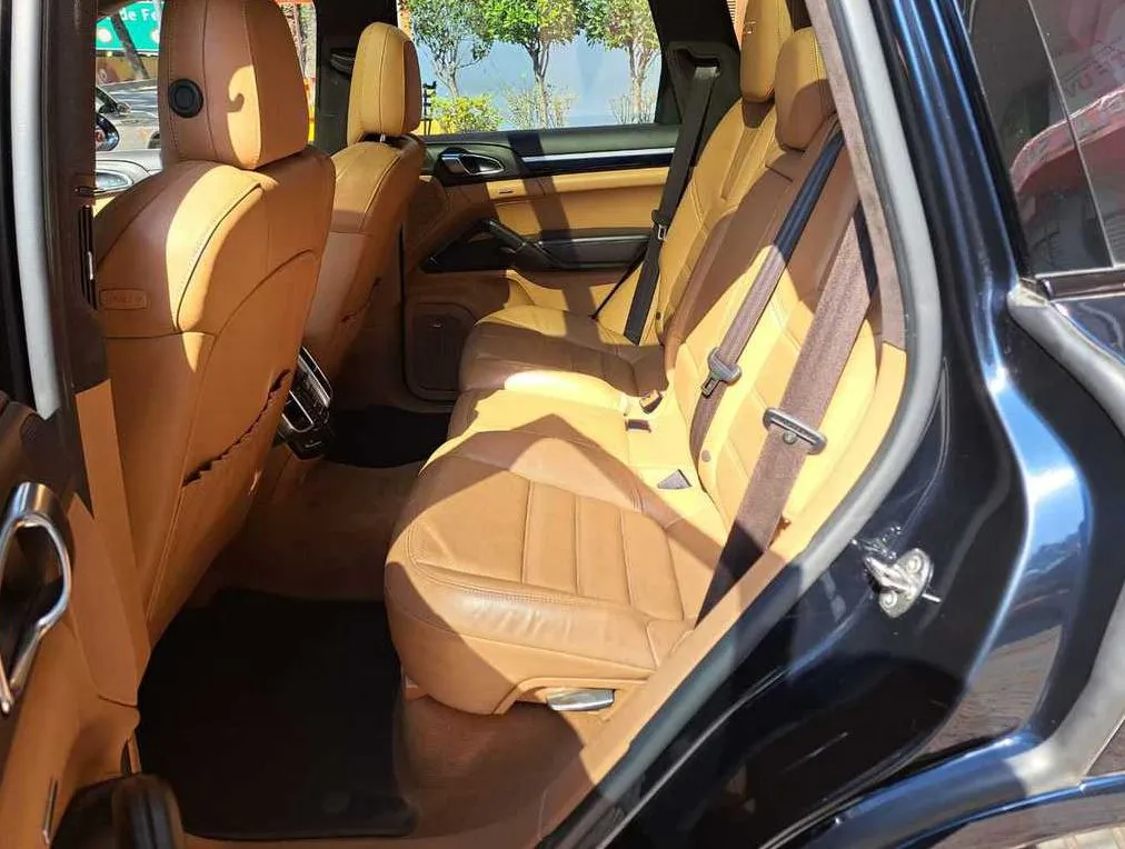 PORSCHE CAYENNE GTS 2016