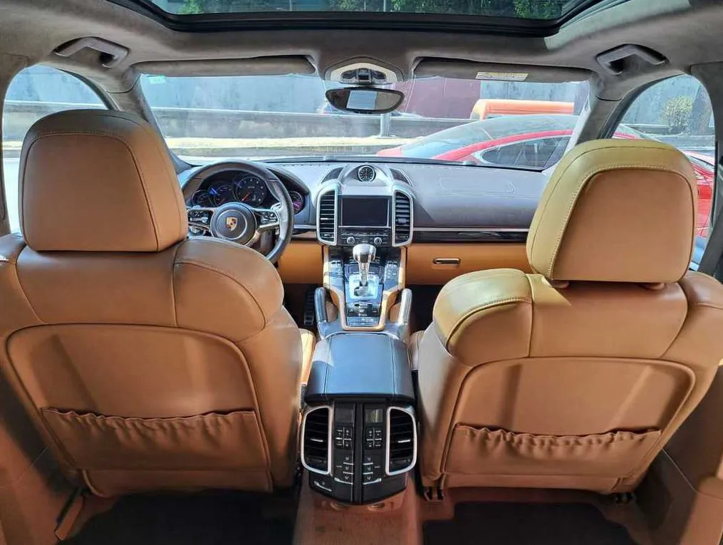 PORSCHE CAYENNE GTS 2016