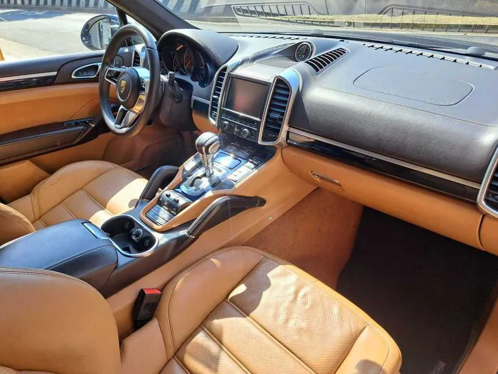 PORSCHE CAYENNE GTS 2016