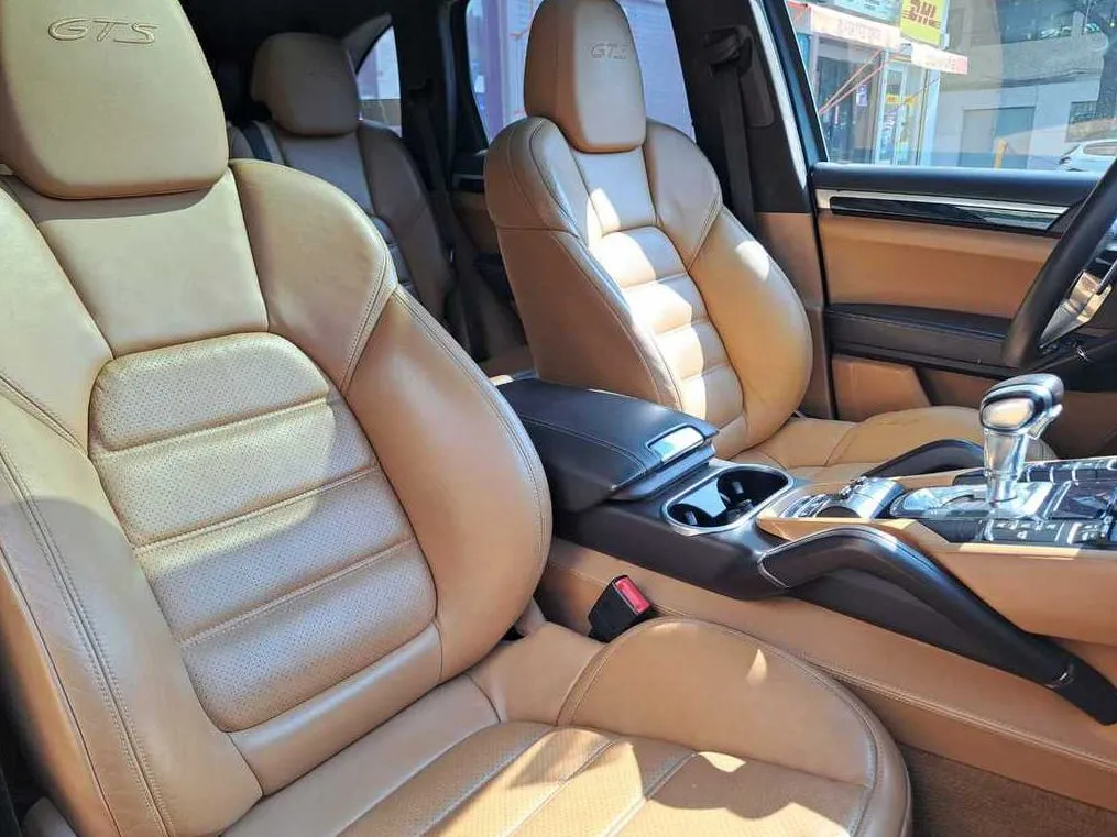 PORSCHE CAYENNE GTS 2016