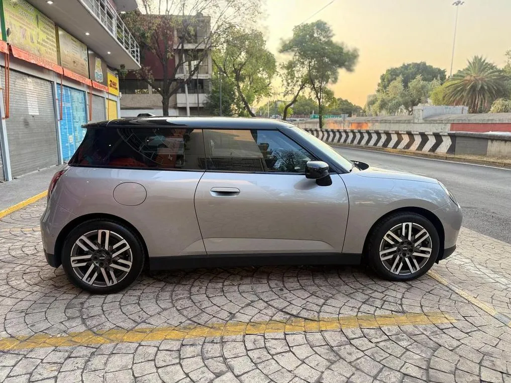 MINI COOPER E 2024 (ELÉCTRICO 100%)