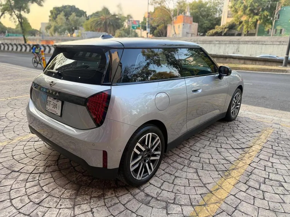 MINI COOPER E 2024 (ELÉCTRICO 100%)