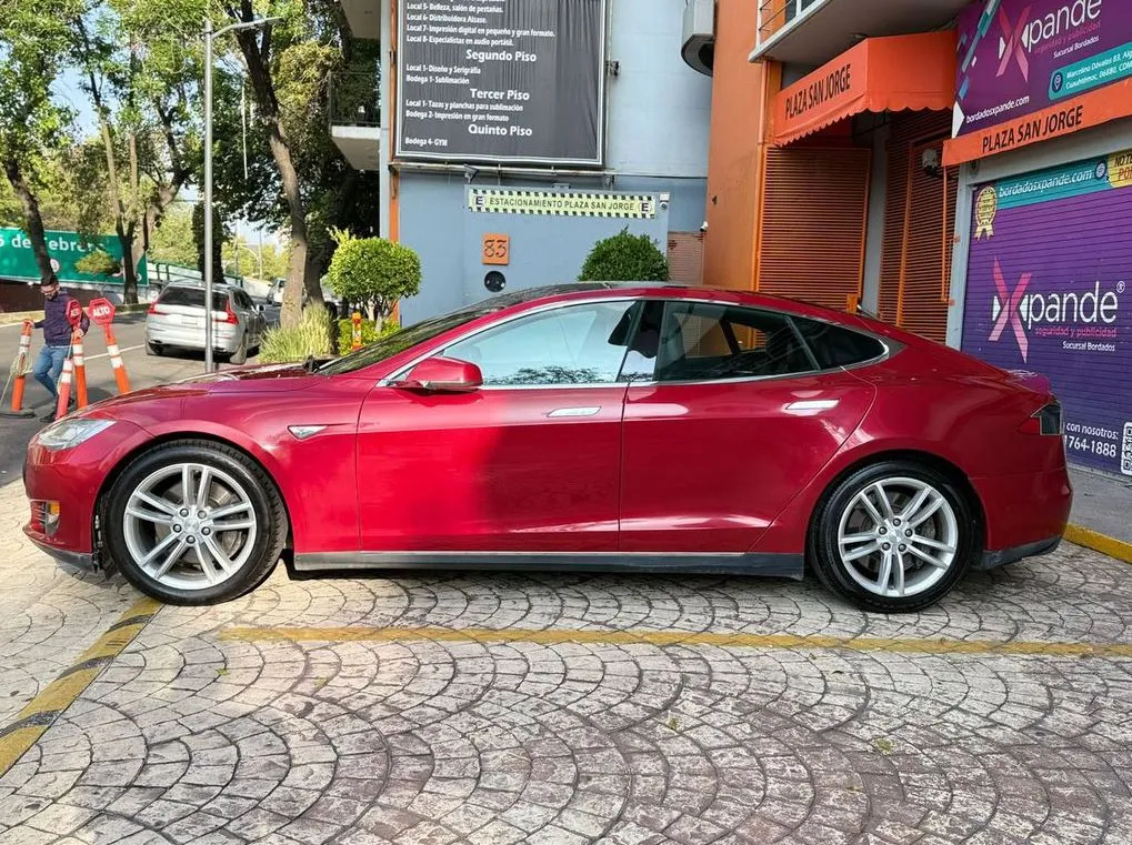 TESLA MODEL S 85D 2015
