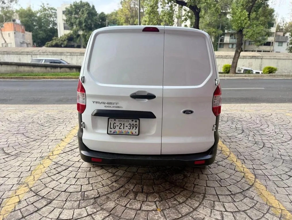 TRANSIT COURIER VAN 2023