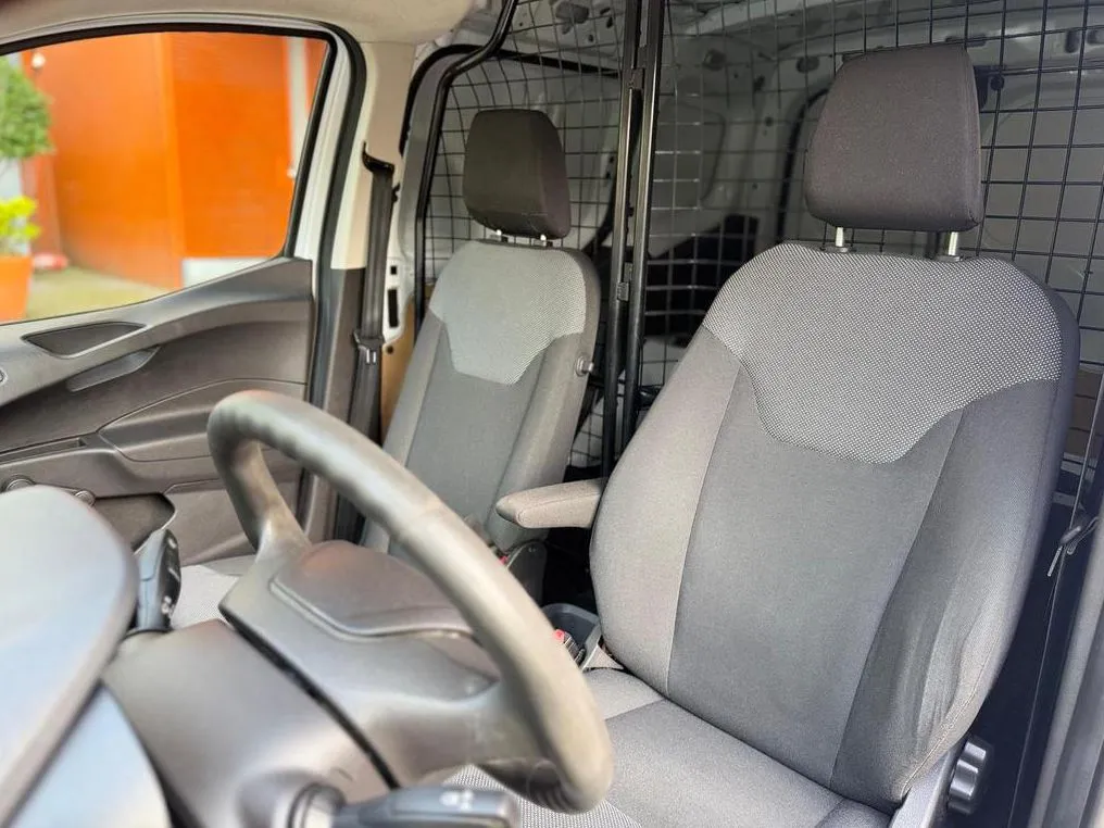 TRANSIT COURIER VAN 2023
