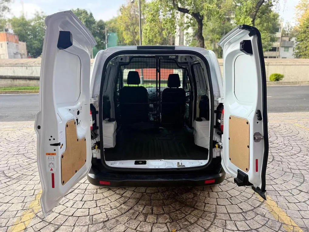 TRANSIT COURIER VAN 2023