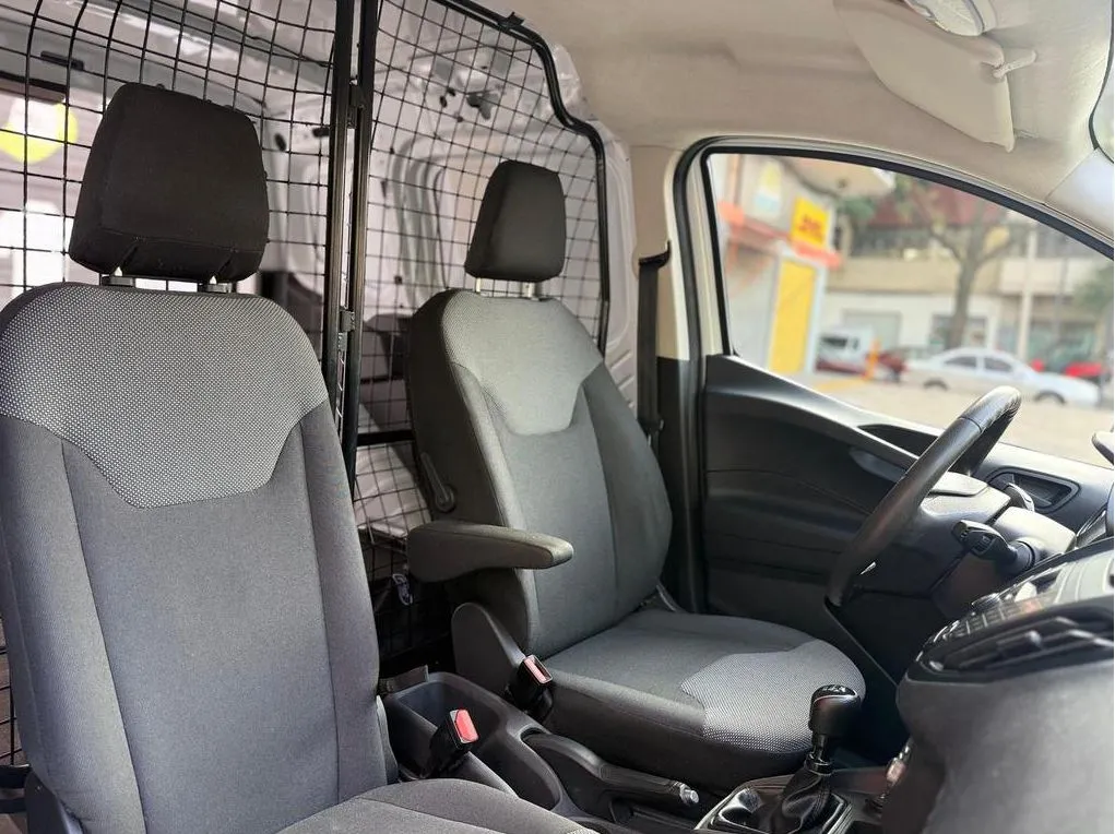 TRANSIT COURIER VAN 2023