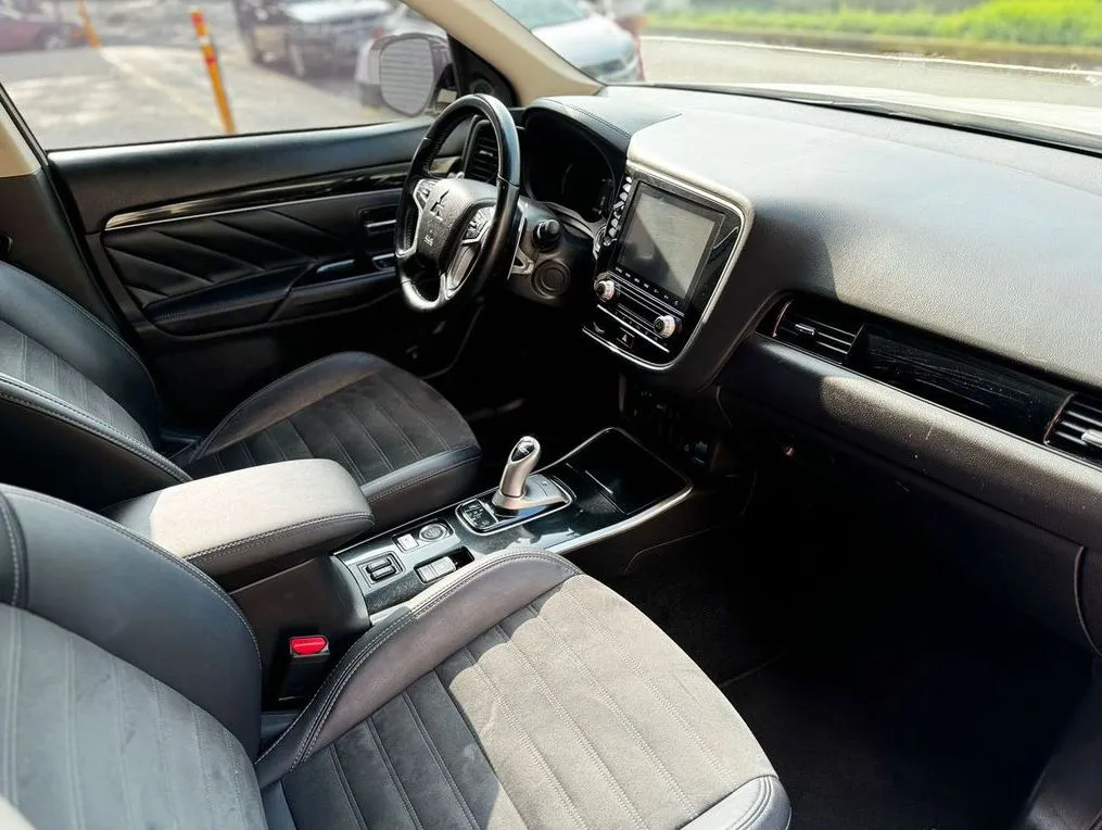 MITSUBISHI OUTLANDER PHEV 2020 HIBRIDA ENCHUFABLE