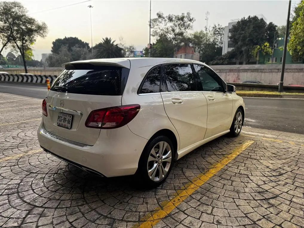 MERCEDES BENZ B 180 CGI 2017