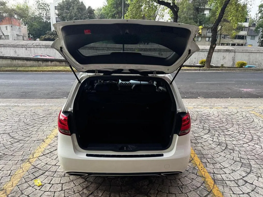 MERCEDES BENZ B 180 CGI 2017