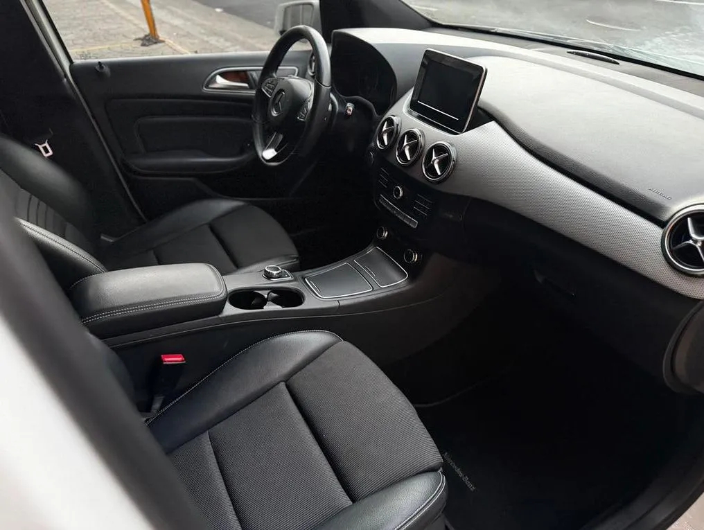 MERCEDES BENZ B 180 CGI 2017