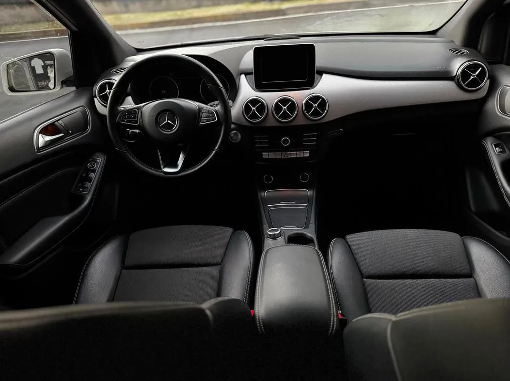 MERCEDES BENZ B 180 CGI 2017