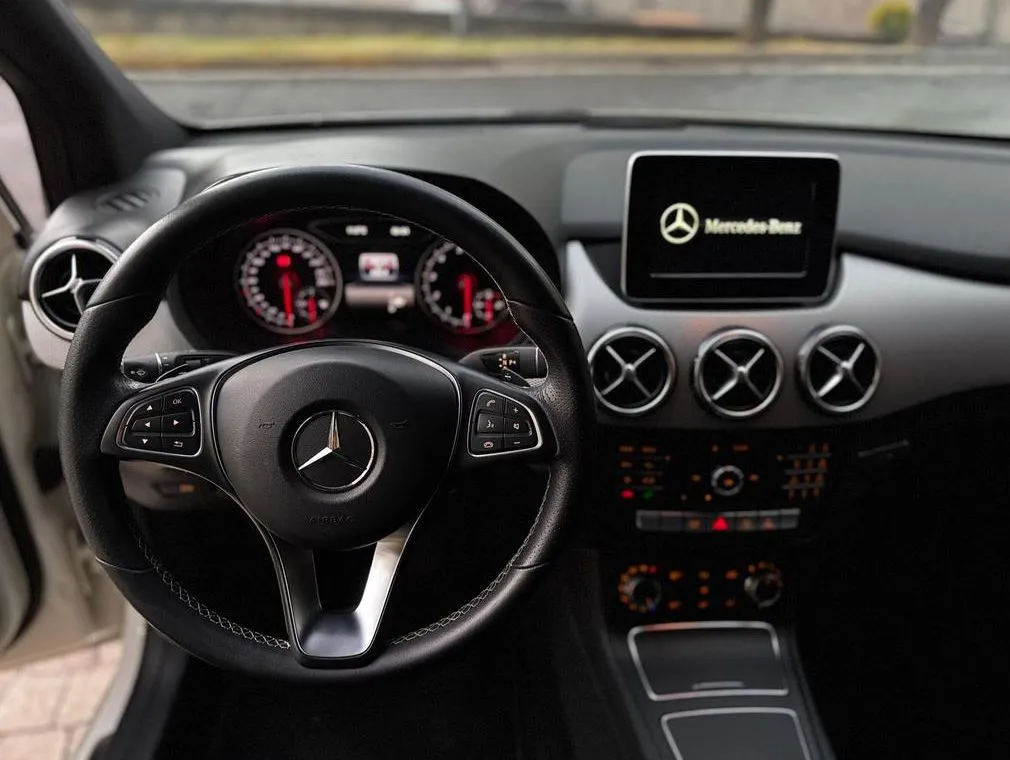 MERCEDES BENZ B 180 CGI 2017