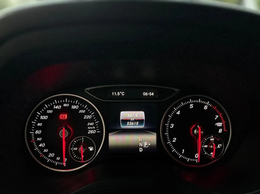 MERCEDES BENZ B 180 CGI 2017