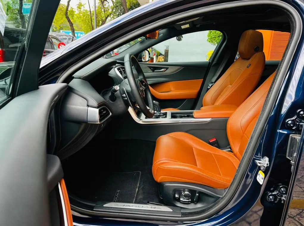 JAGUAR XE R DYNAMIC SE 300PS 2020