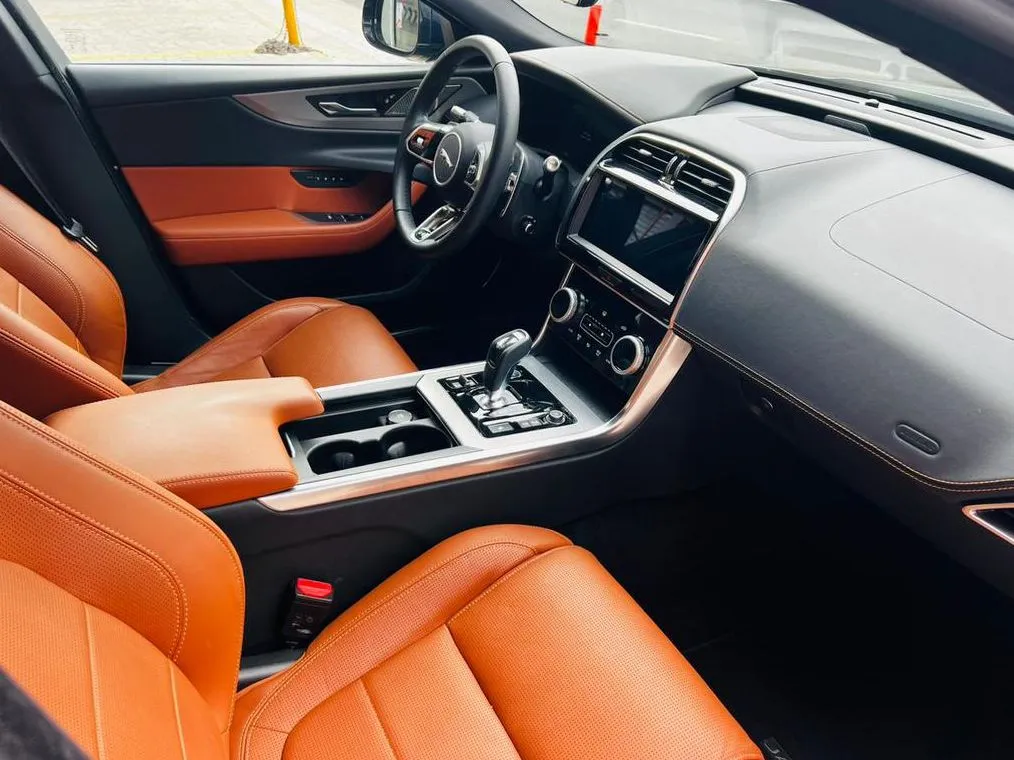 JAGUAR XE R DYNAMIC SE 300PS 2020