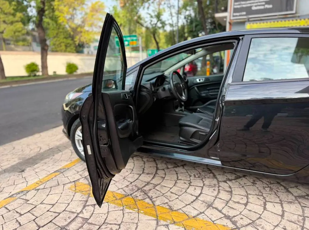 FORD FIESTA SE HB 2015