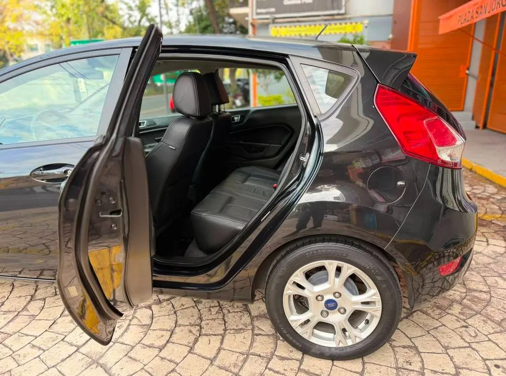 FORD FIESTA SE HB 2015