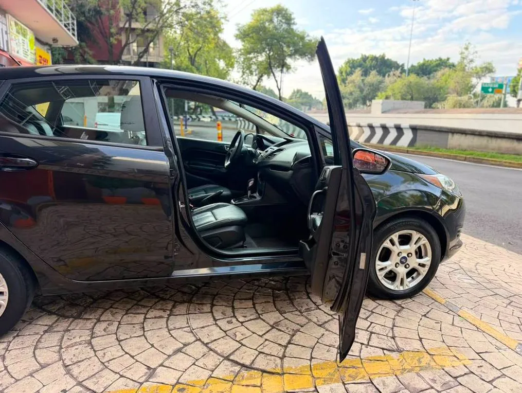 FORD FIESTA SE HB 2015