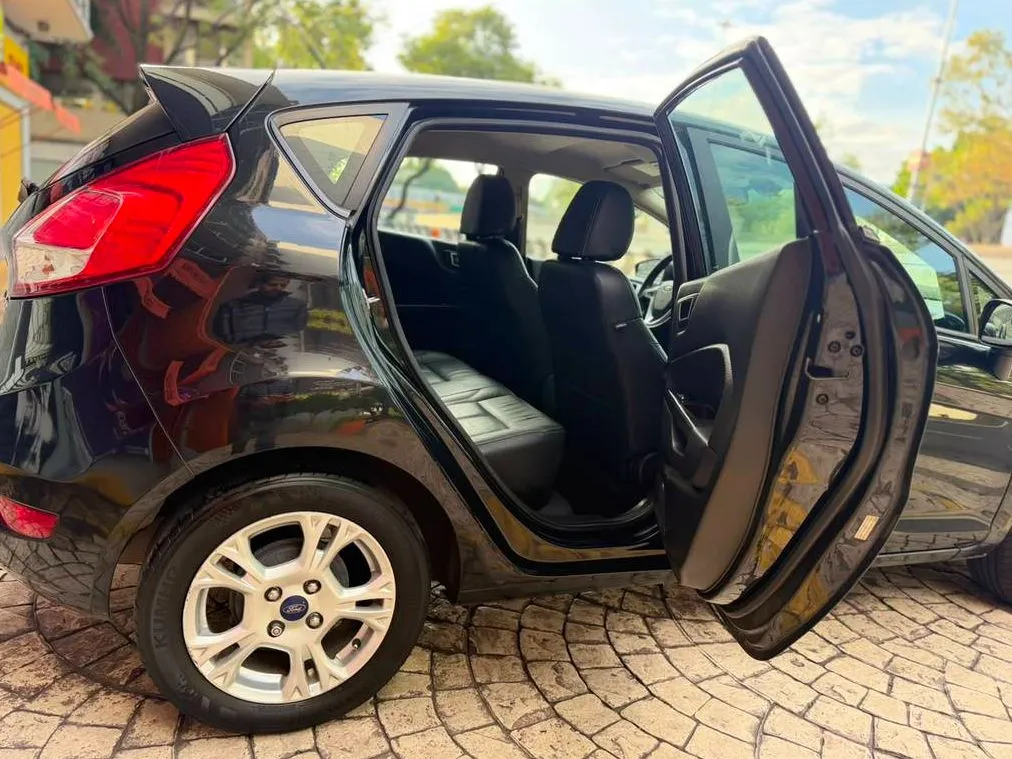 FORD FIESTA SE HB 2015