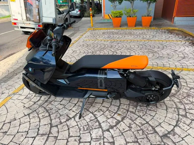 MOTO BMW CE-04 2025 "LAST EDITION" 100% ELÉCTRICA
