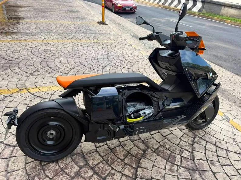 MOTO BMW CE-04 2025 "LAST EDITION" 100% ELÉCTRICA