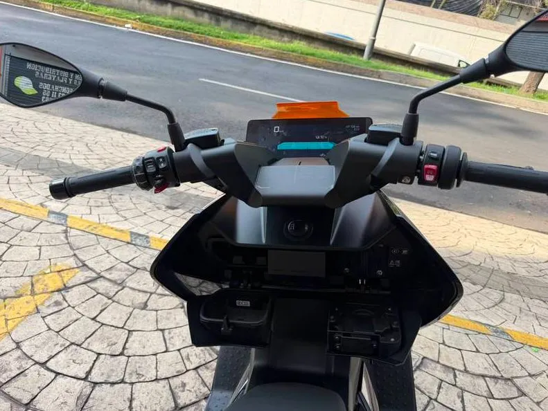 MOTO BMW CE-04 2025 "LAST EDITION" 100% ELÉCTRICA