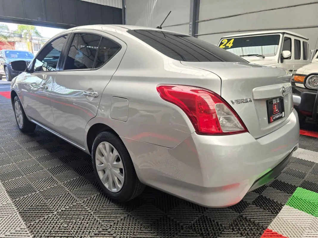 Nissan Versa 2018 4p Sense L4/1.6 Aut