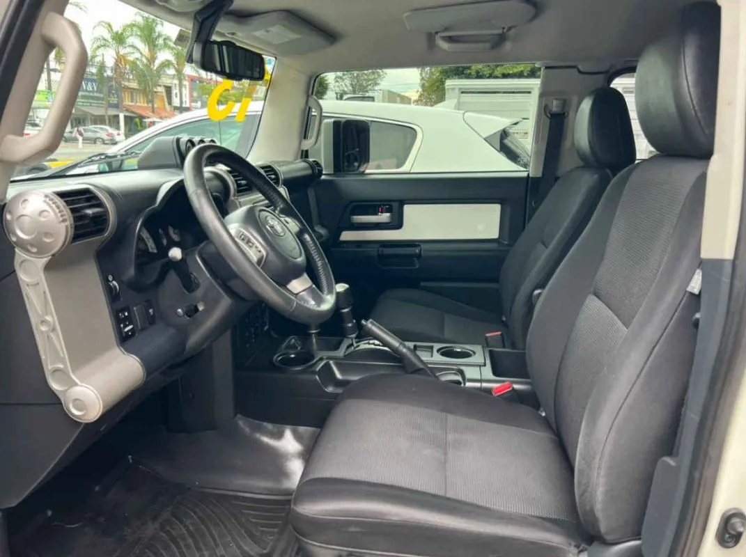 Toyota FJ Cruiser 2013