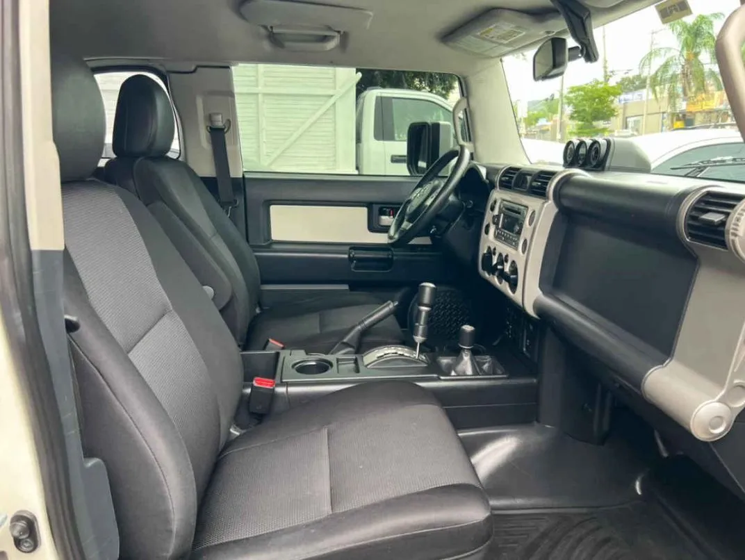 Toyota FJ Cruiser 2013