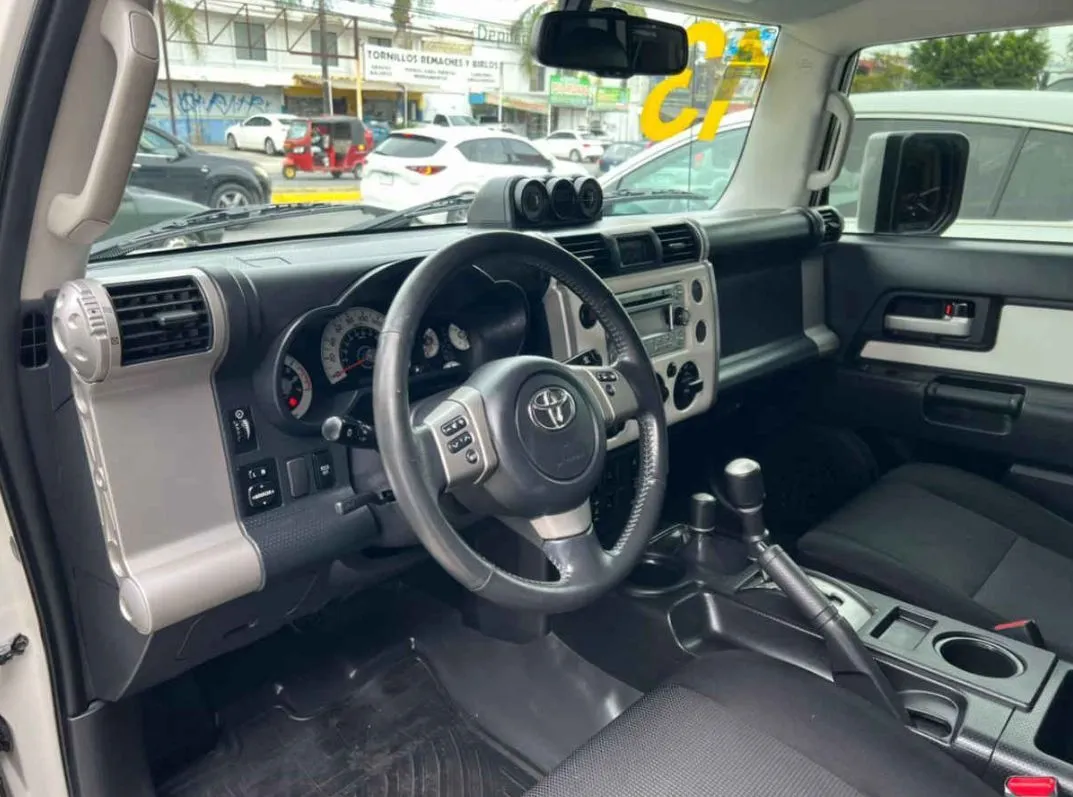 Toyota FJ Cruiser 2013