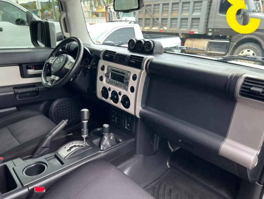 Toyota FJ Cruiser 2013