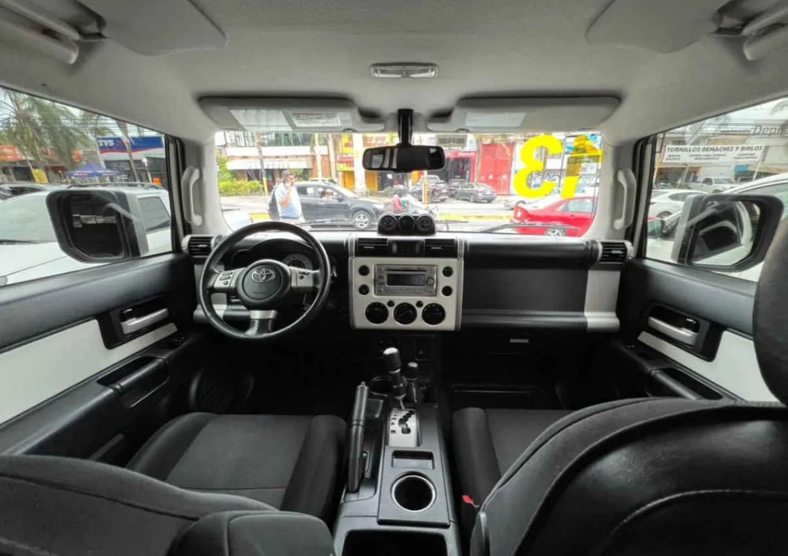 Toyota FJ Cruiser 2013